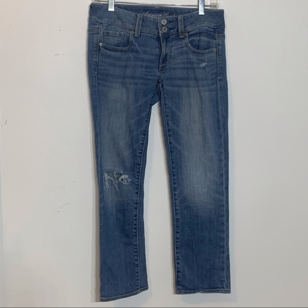 EUC American Eagle Outfitters Distressed Jeans Size 2